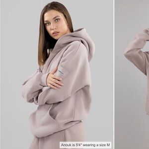 Comfrt Travel Essentials Hoodie in Bark size Medium Unisex